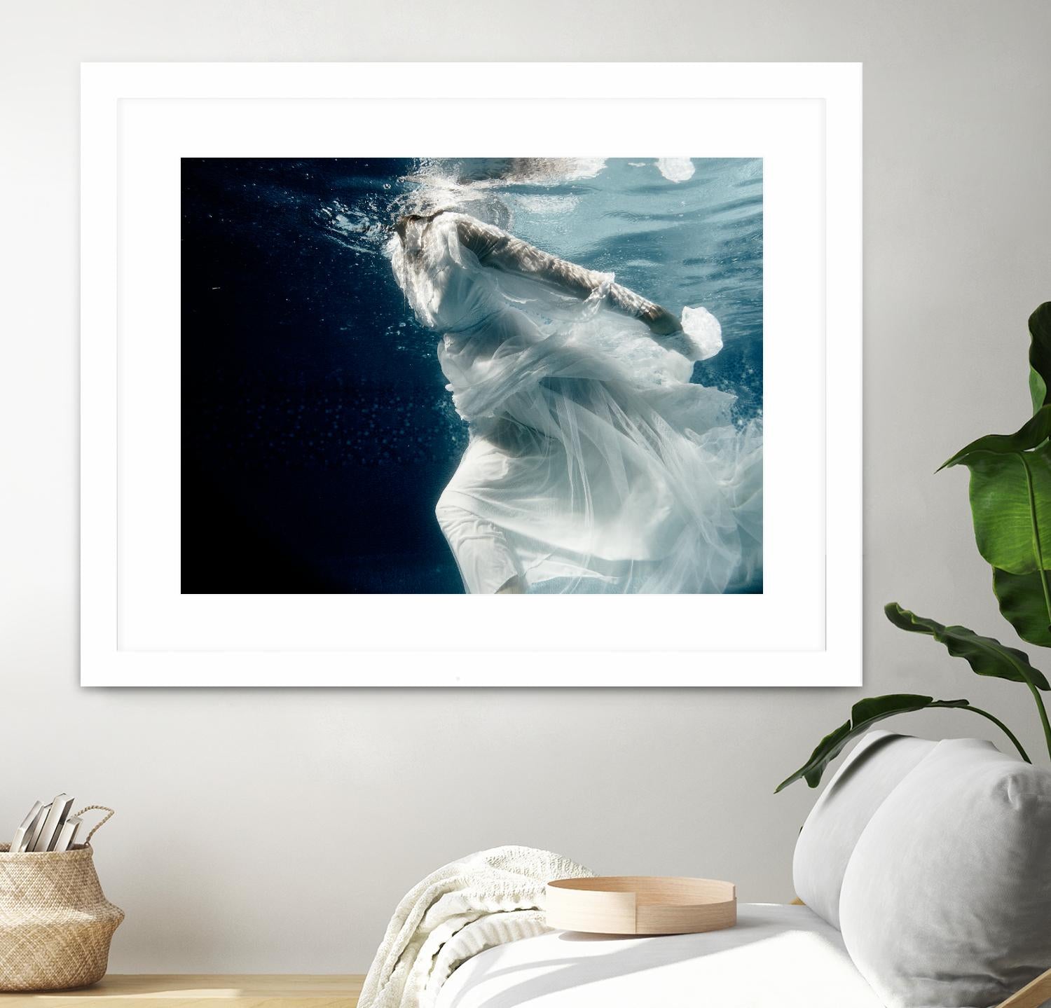 Approach by Peter Morneau on GIANT ART - white figurative artiste québécois