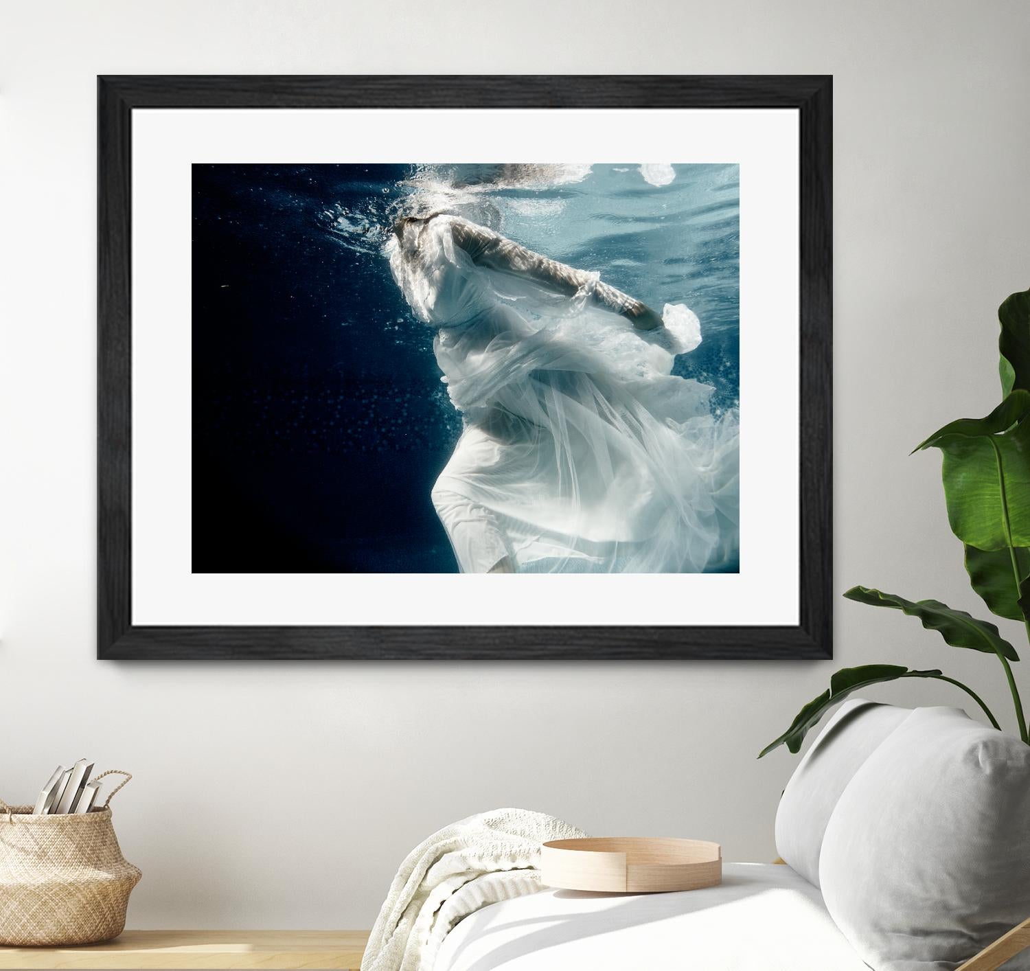 Approach by Peter Morneau on GIANT ART - white figurative artiste québécois