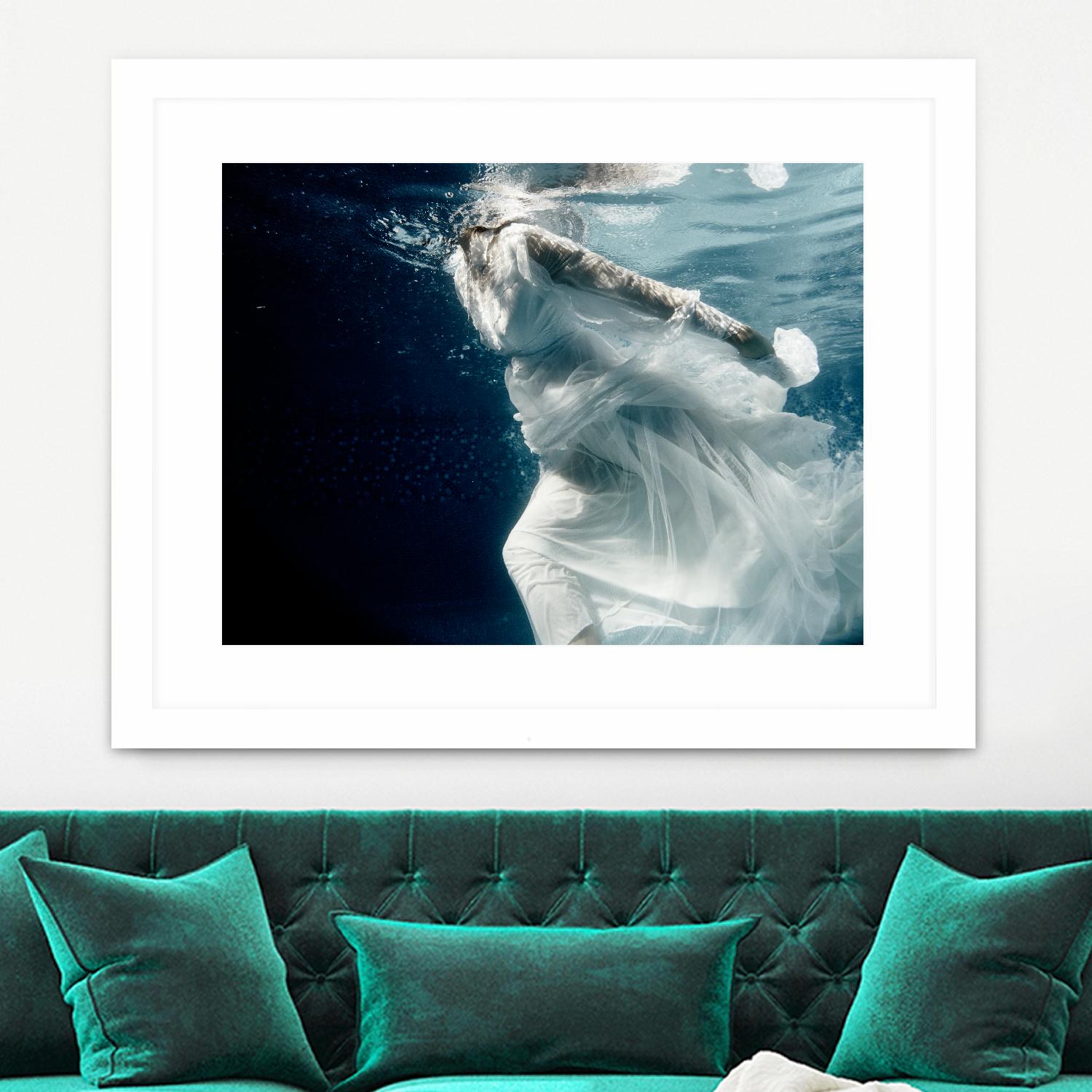 Approach by Peter Morneau on GIANT ART - white figurative artiste québécois