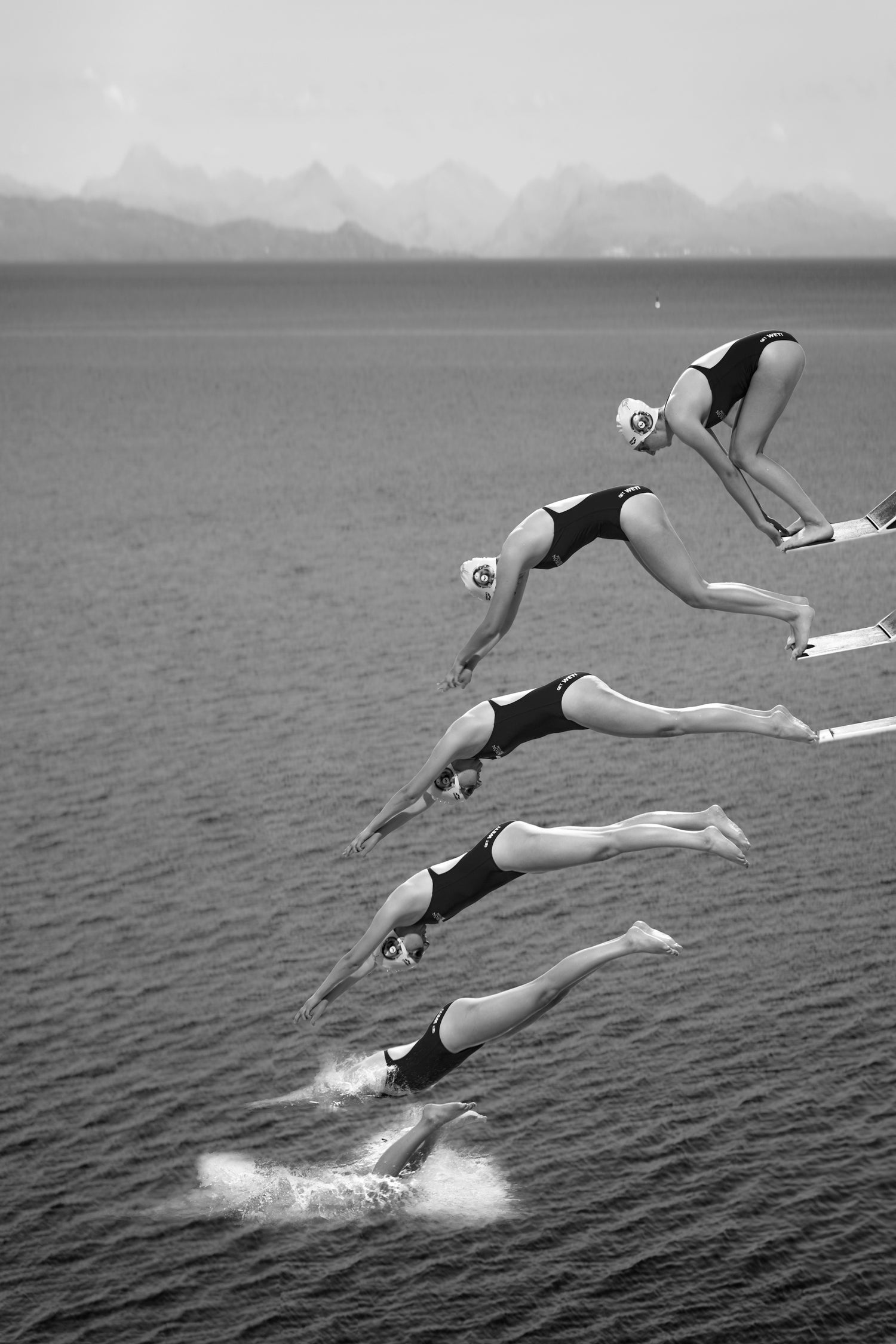 The beauty of diving by Greetje on GIANT ART - black and white  photography quick